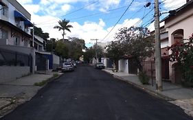 Flat em local tranquilo, com garagem dois quarteirões do centro histórico, 15 min de Tiradentes
